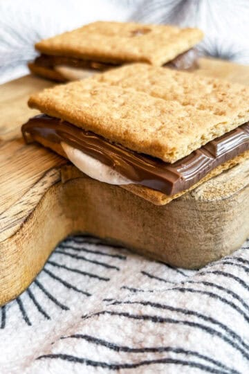 Stack of air fryer s’mores on a board, ready to serve and enjoy.