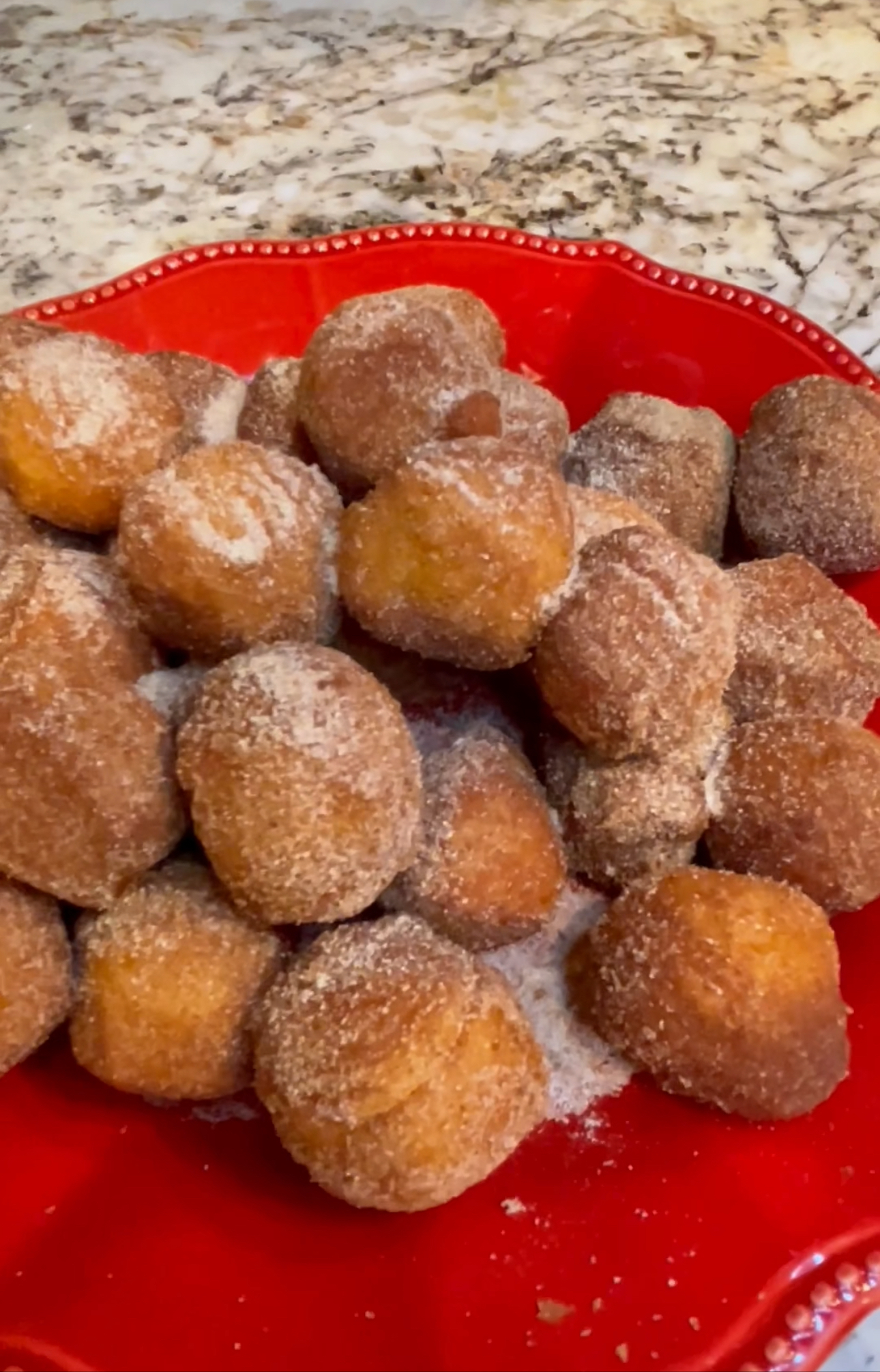 EASY Cinnamon Donut Holes