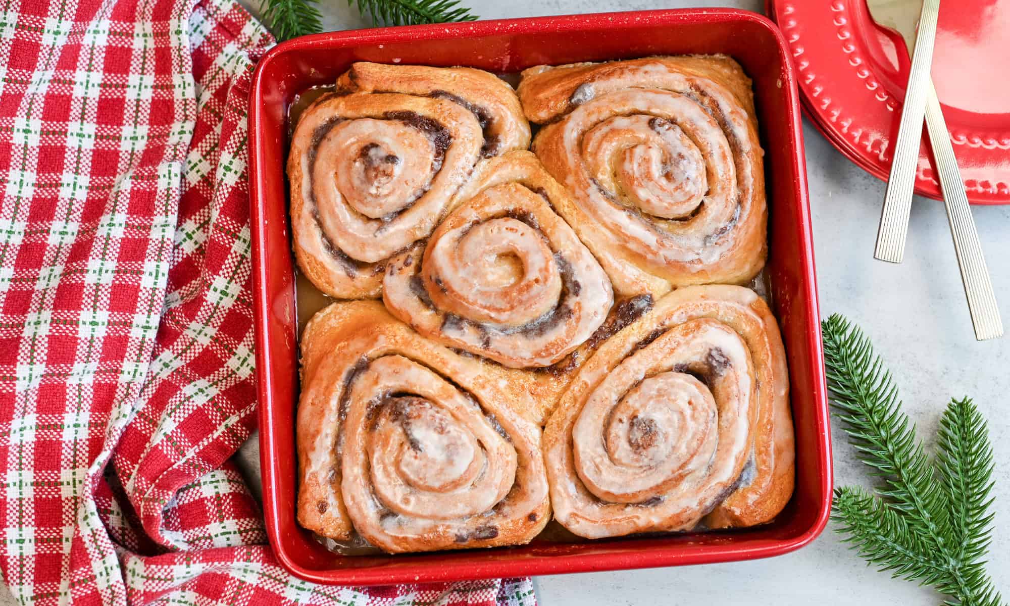 Viral TikTok Cinnamon Rolls Round Up Cmas Style in red pan